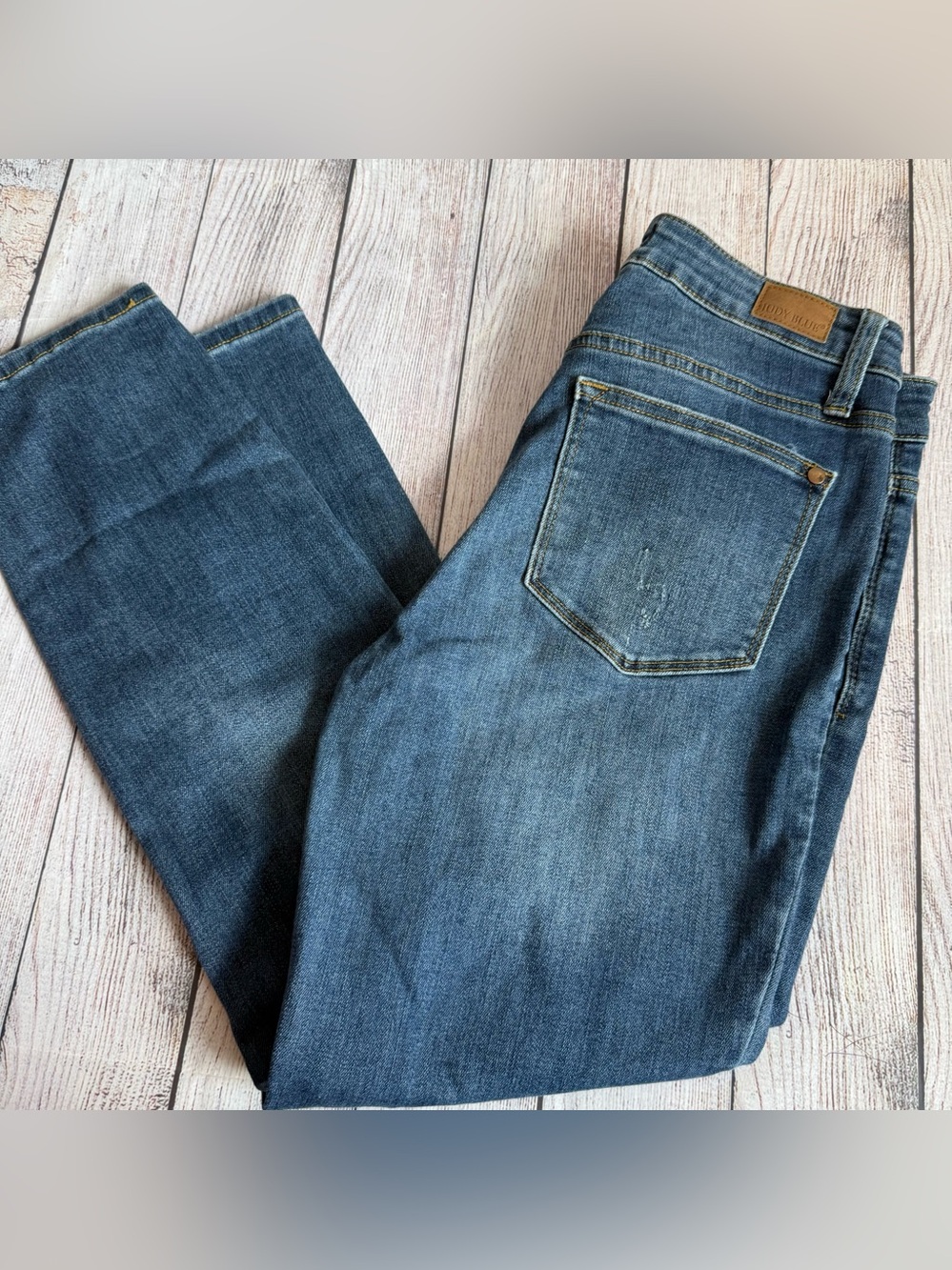 JUDY BLUE Relaxed Fit Cropped Jeans 29